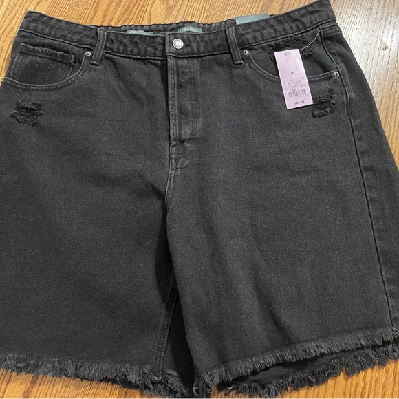 Bermuda button fly jean shorts - Picture 15 of 16